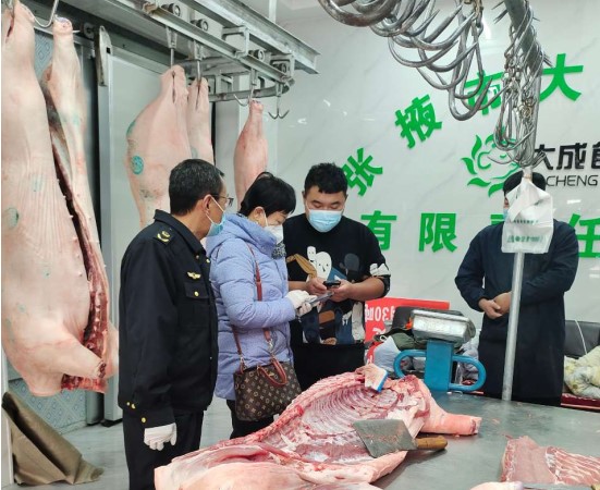 張掖市市場(chǎng)監(jiān)督管理局 規(guī)范畜牧漁業(yè)飼料銷售，筑牢食品安全防線
